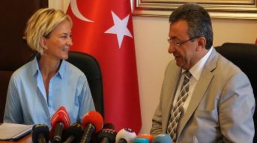 Y&uuml;r&uuml;yen Kadın Aylin Kotil, TBMM'de