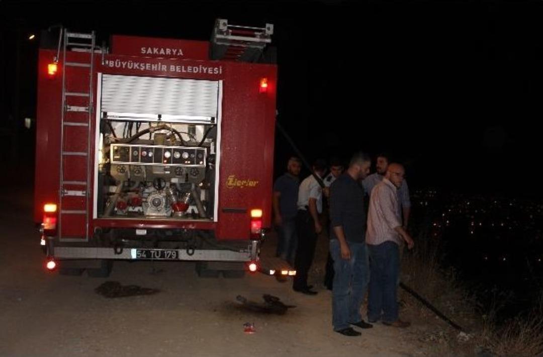 Sakarya&rsquo;da Havai Fişek Atımı Sırasında Yangın &Ccedil;ıktı