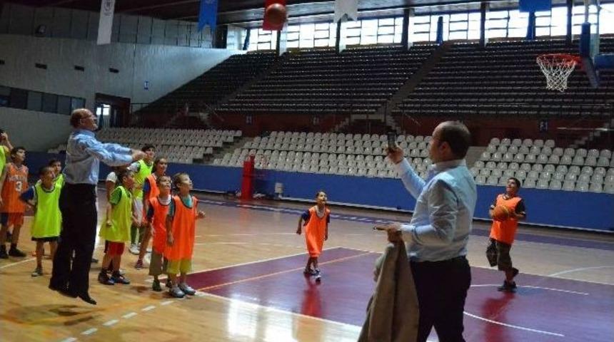 Minik Sporcuların Sertifika Sevinci