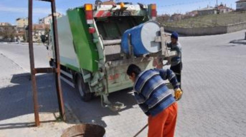 Cihanbeyli Belediyesi K&ouml;ylerin &Ccedil;&ouml;plerini Toplamaya Başladı