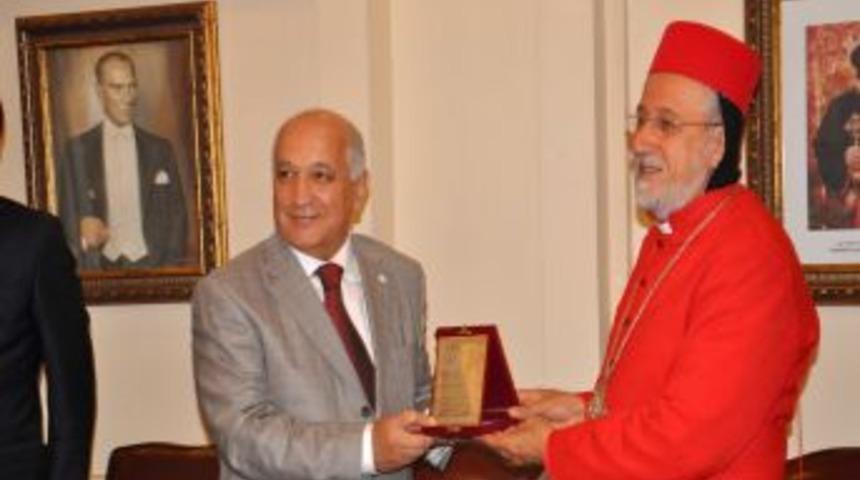 Kızılay Başkanı Akar, S&uuml;ryani Lideri &Ccedil;etin&rsquo;i Ziyaret Etti