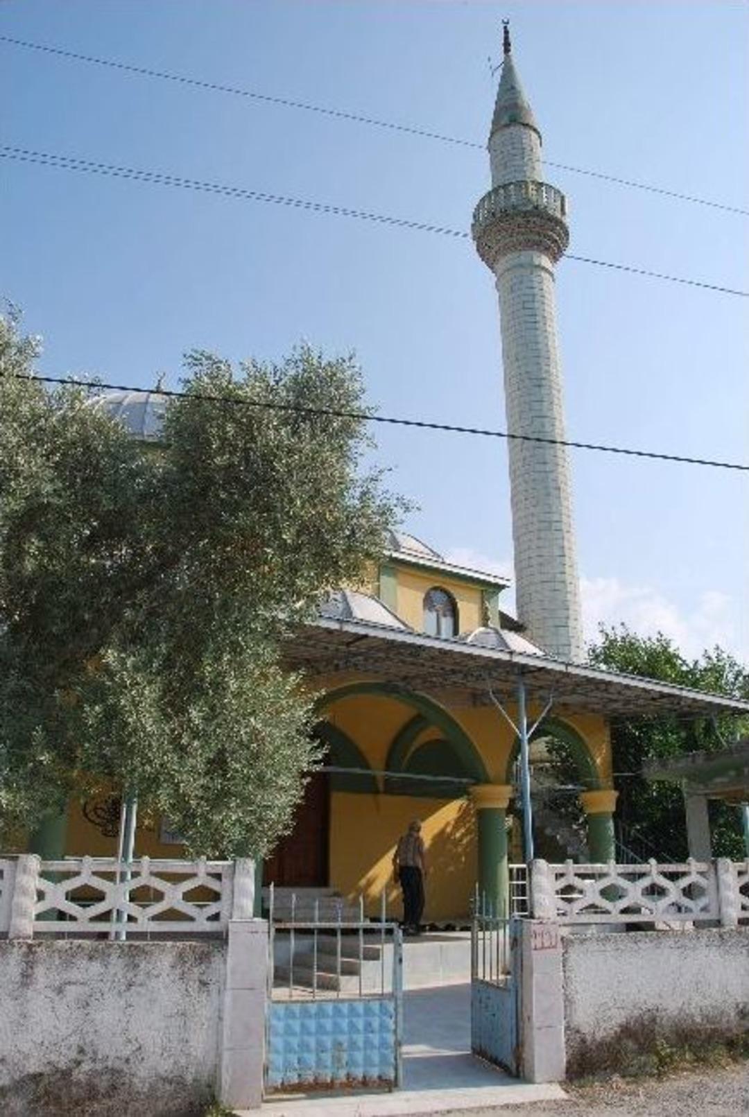 Bu Cami Bayram Y&uuml;z&uuml; G&ouml;rmedi