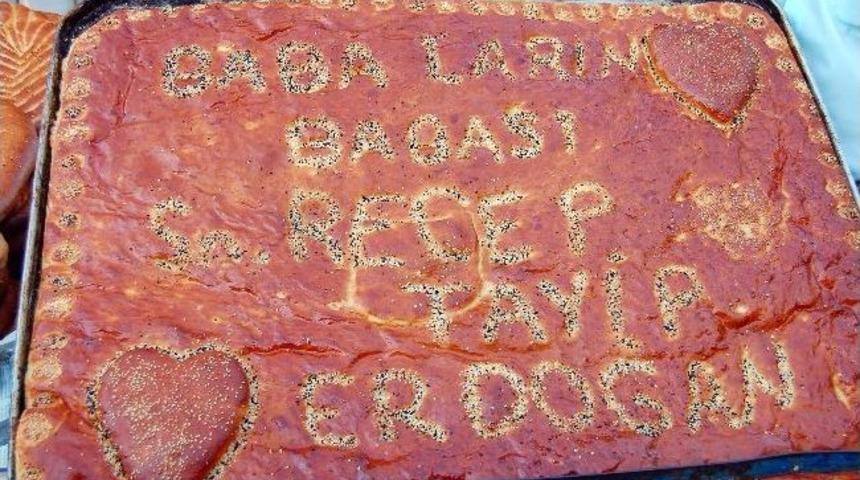 Ramazan Ekmeğine Başbakanın Adını Yazdılar