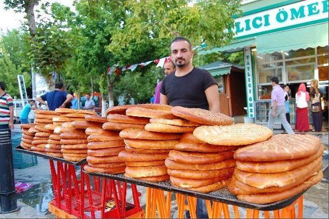 Ramazan Ekmeğine Başbakanın Adını Yazdılar