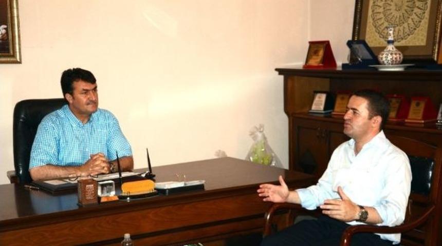 Arnavut Liderden Mustafa D&uuml;ndar&rsquo;a Ziyaret