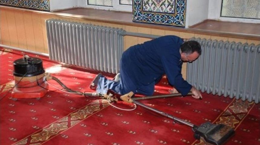 Cami Ve Mescitlerde Ramazan Temizliği Devam Ediyor