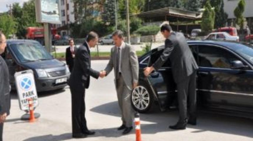 Vali Yılmaz, Gıda Tarım Ve Hayvancılık İl M&uuml;d&uuml;r&uuml; Yorulmaz'ı Ziyaret Etti