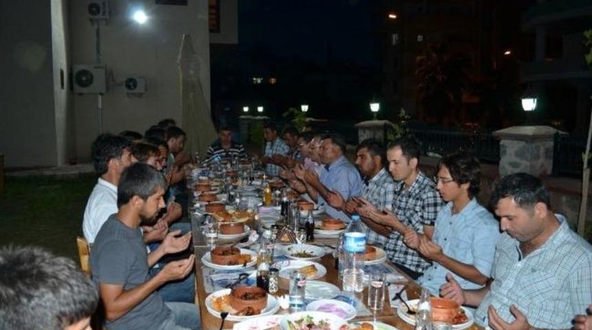 Bozyazı'da Mhp'li Gen&ccedil;ler İftar Yemeğinde Buluştu