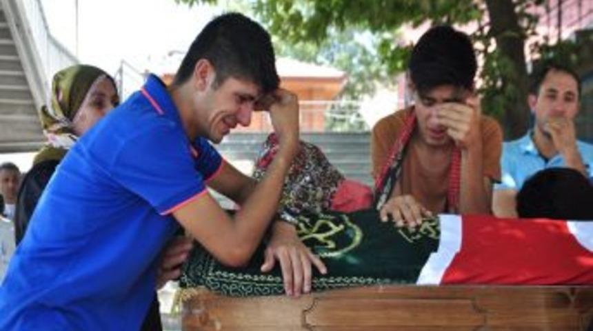 İtfaiye Eri G&ouml;zyaşları Eşliğinde Son Yolculuğuna Uğurlandı