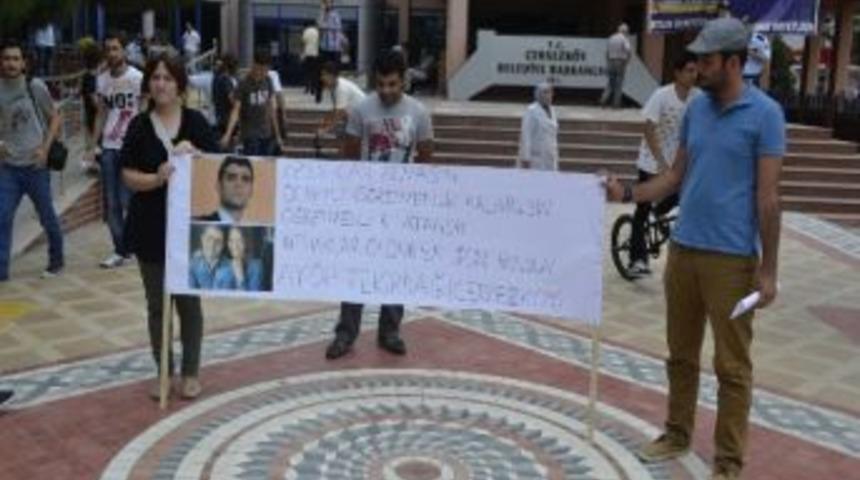 Ay&ouml;p, Atanamayan &Ouml;ğretmenler İ&ccedil;in Pankart A&ccedil;tı