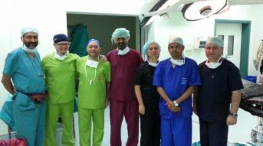 Hintli Doktorlara T&uuml;rkiye'de Beyin Pili Ameliyatı Eğitimi