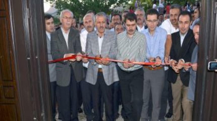 11 Cami Ibadete A&ccedil;ıldı, Minarelerden Ilk Ezanlar Y&uuml;kseldi