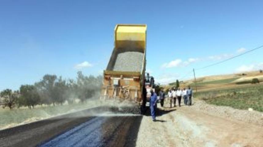 Hekimhan'da Yukarı Selimli K&ouml;y Yolu Asfaltlanıyor