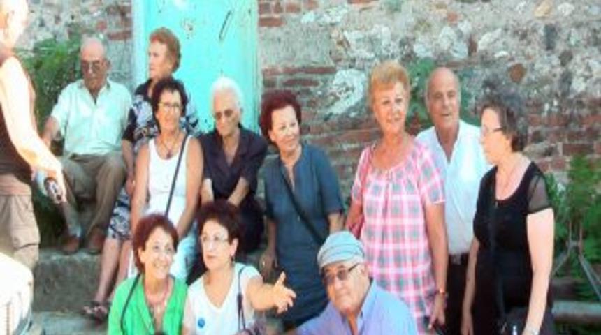 T&uuml;rk-Yunan M&uuml;badelesinin Tanıklarından Zarotiadu, Doğduğu Evin &Ouml;n&uuml;nde