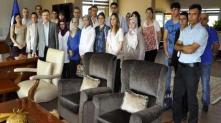 Uşak &Uuml;niversitesi&rsquo;ne Yeni Atanan Memurlar Rekt&ouml;r &Ccedil;elik&rsquo;i Ziyaret Etti