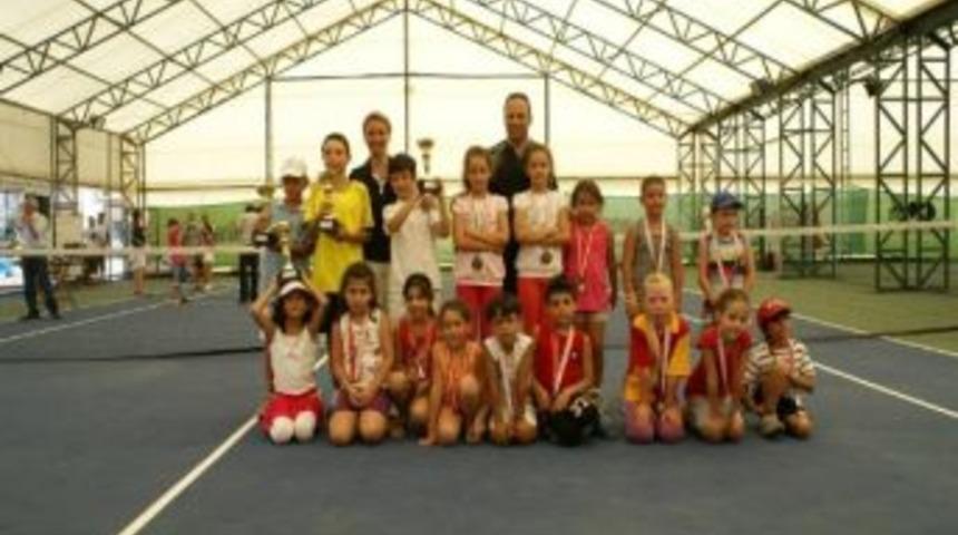 Yalovalı Raketler &Ouml;d&uuml;lleri Kaptı