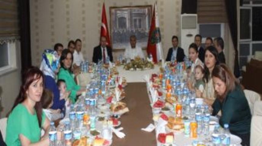 Vali Yardımcıları Ve Kaymakamlara Veda Yemeği