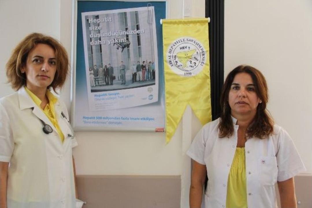 D&uuml;nya Hepatit Farkındalık G&uuml;n&uuml; Dolayısıyla Broş&uuml;r Dağıttılar