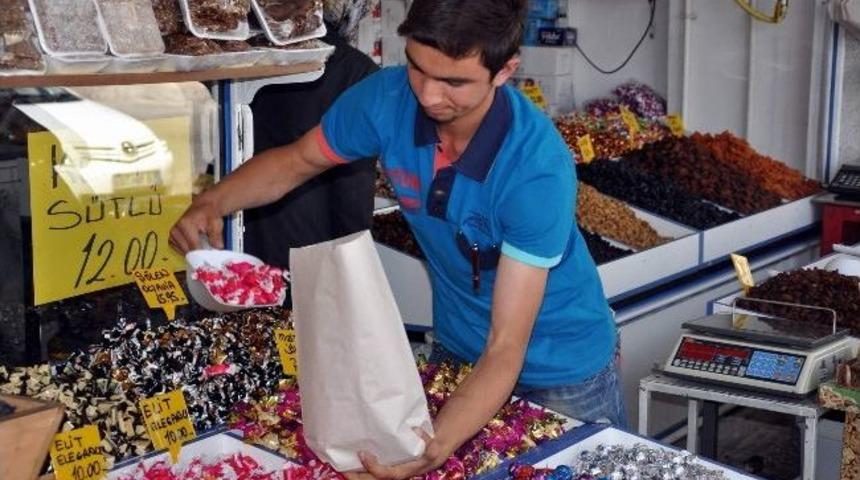 Bayram Şekerleri Tezgahlardaki Yerini Aldı