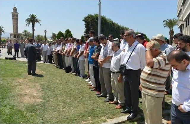 Mısır’daki Katliamda Ölenler İçin Gıyabi Cenaze Namazı Kılındı