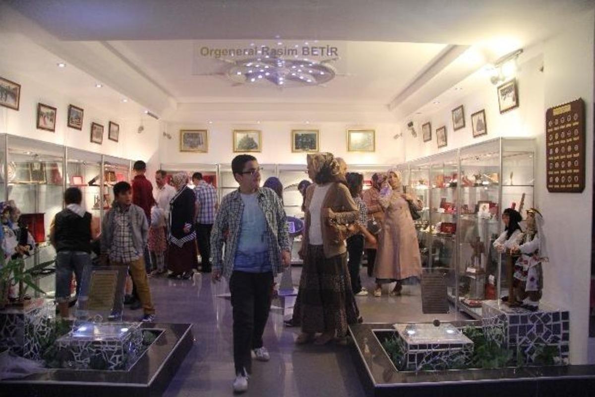 Şehit Ailelerinden Ali İnci&rsquo;ye B&uuml;y&uuml;k Onur