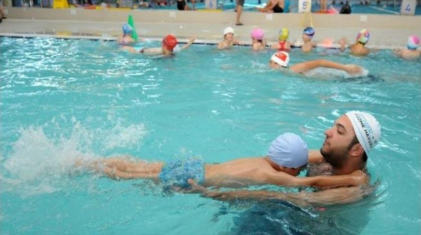 Çocuklar, Yazın Tadını Alleben Havuzu’nda Çıkarıyor