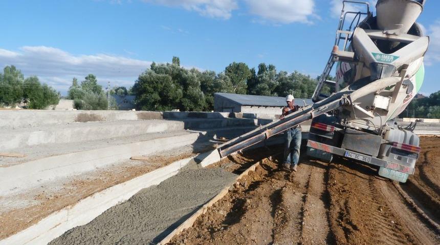 Ağrı Belediyesi'nden Fatih Mahallesi'ne Amfi Tiyatro