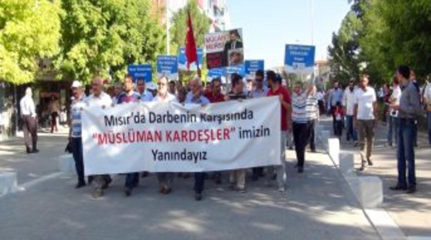 Uşaklılar Mısır&rsquo;da G&ouml;stericilere Y&ouml;nelik Saldırıları Kınadı