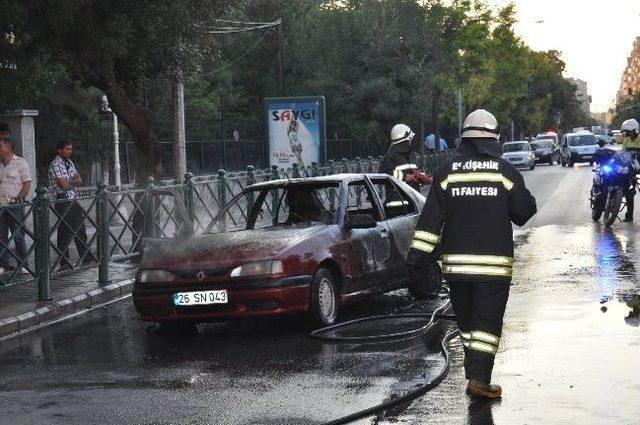 Seyir Halindeki Otomobil Alev Aldı