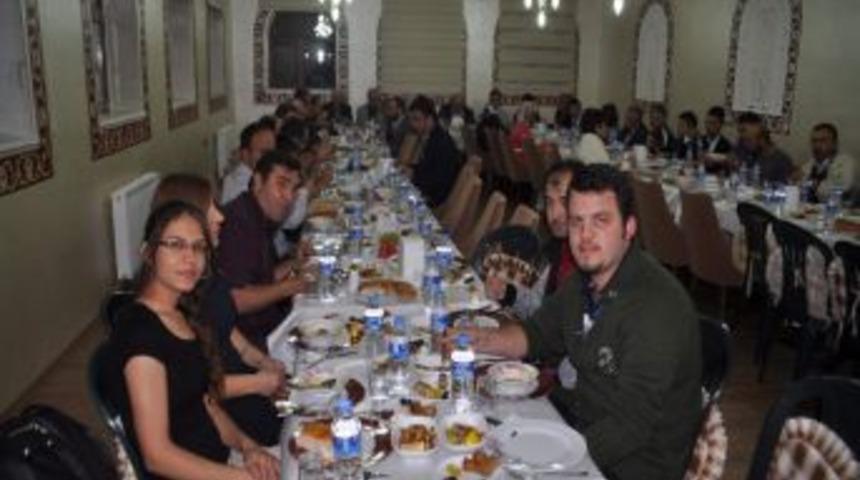 Hayırsever Işadamı Şahin'den Gazetecilere Iftar