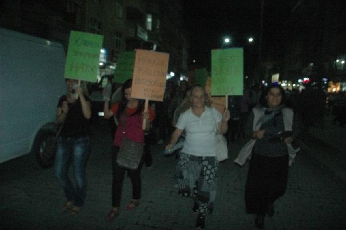 Hakkarili Kadınlardan Defli D&uuml;d&uuml;kl&uuml; Eylem