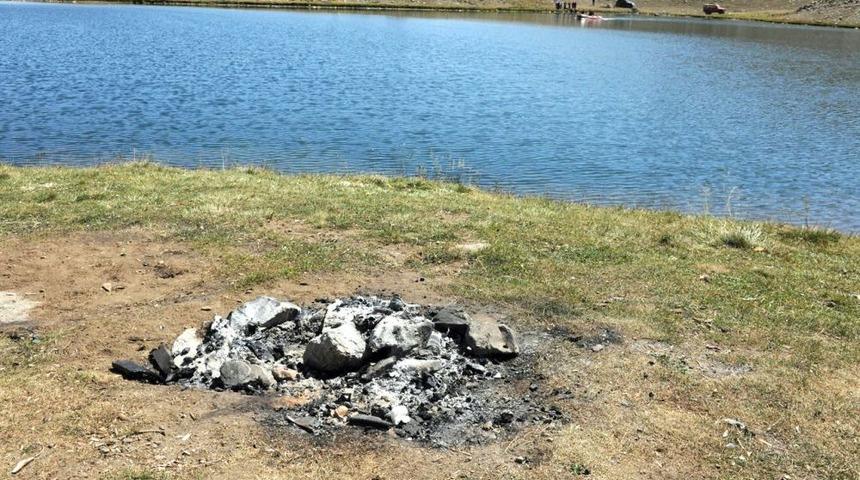 Uludağ&rsquo;ın G&ouml;llerinden 300 Kilo &Ccedil;&ouml;p Toplandı