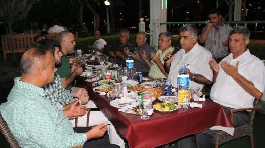 Adana B&uuml;y&uuml;kşehir Belediyesi &Ccedil;alışanları İftarda Buluştu