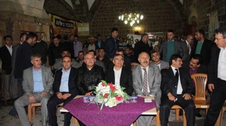 Bakan Yılmaz&rsquo;a İhram Kravatı Hediye Edildi