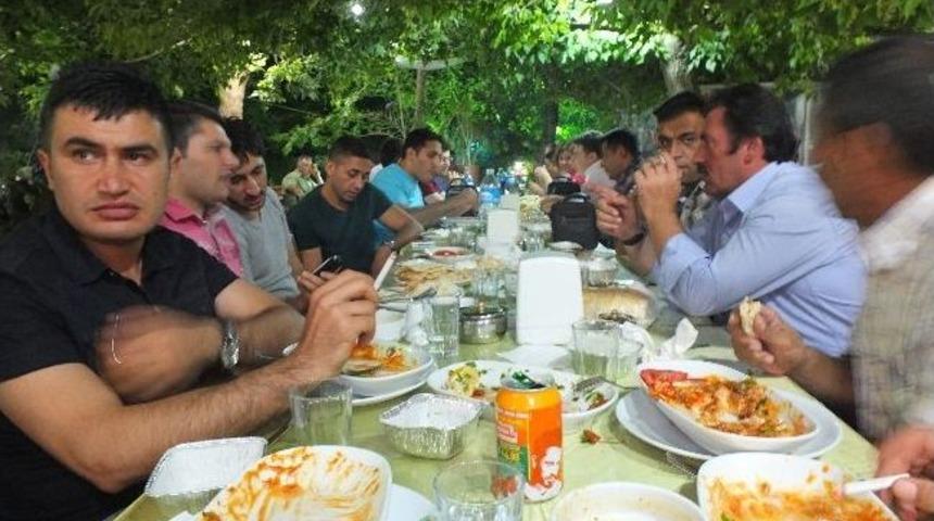 Tayini &Ccedil;ıkan Savcı Ve Hakime Veda Yemeği