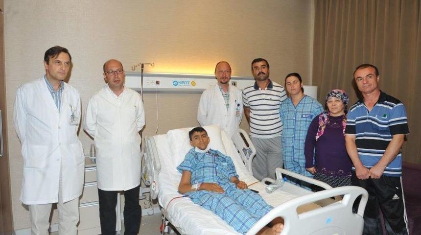 Kız Kardeşinin Karaciğeri Ve Babasının B&ouml;breğiyle Sağlığına Kavuştu