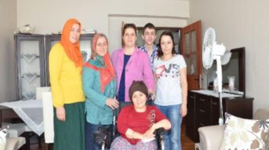 Başkan İsmail Bayram&rsquo;ın Eşinden Tekerlekli Sandalye