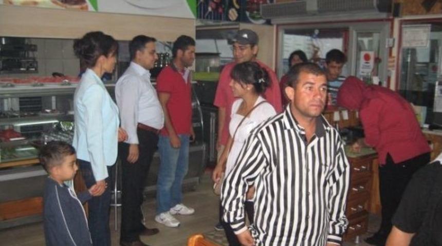 Eşme Kaymakamlığı İhtiya&ccedil; Sahibi Ailelere İftar Yemeği Verdi