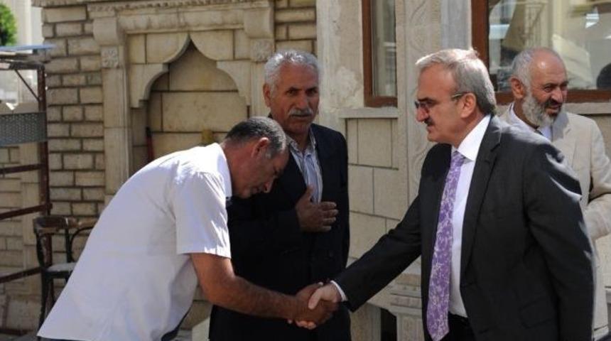 Vali Karaloğlu&rsquo;ndan Oğuzyer Ailesine Taziye Ziyareti