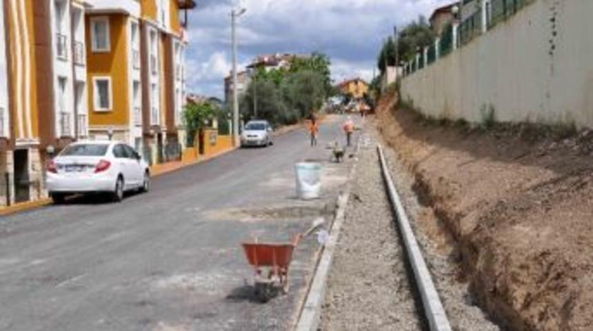 Atat&uuml;rk Mahallesi'nde İki Cadde Elden Ge&ccedil;ti