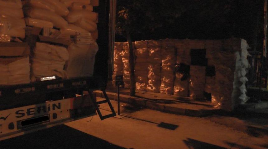 TIR Dorsesinde 35 Bin 980 Paket Ka&ccedil;ak Sigara Ele Ge&ccedil;irildi