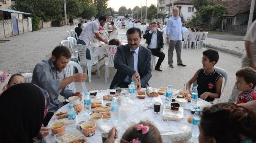 D&uuml;zce&rsquo;nin Ağa Mahallesi Belediye İftarında Bir Araya Geldi