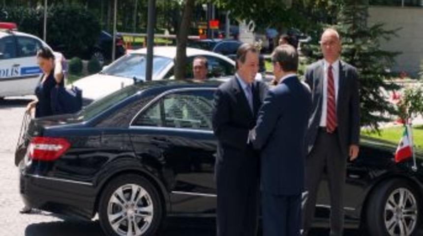 Davutoğlu, Meksikalı Meslektaşı Ile Bir Araya Geldi