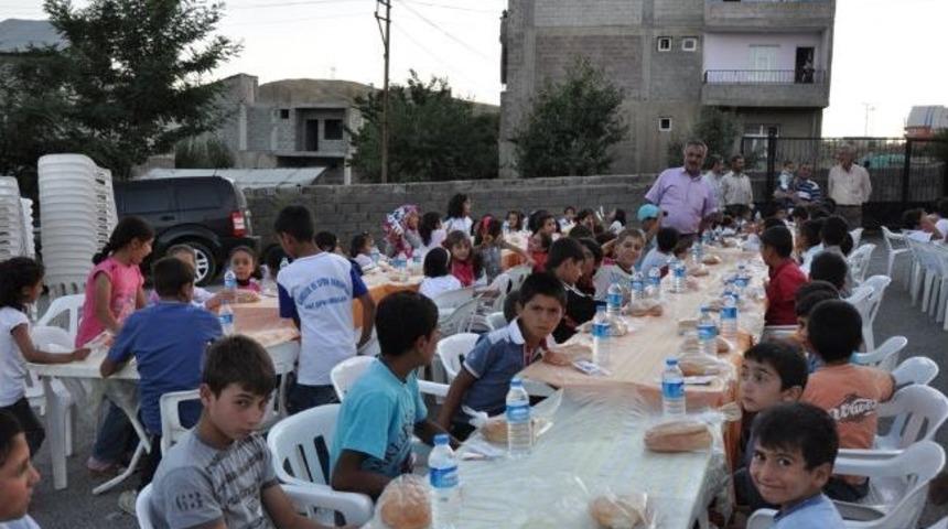 Tatvan Kaymakamlığı&rsquo;ndan &Ccedil;ocuklara İftar Programı