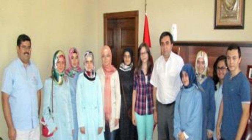 Başarılı &Ouml;ğrenciler Kaymakamı Ziyaret Etti