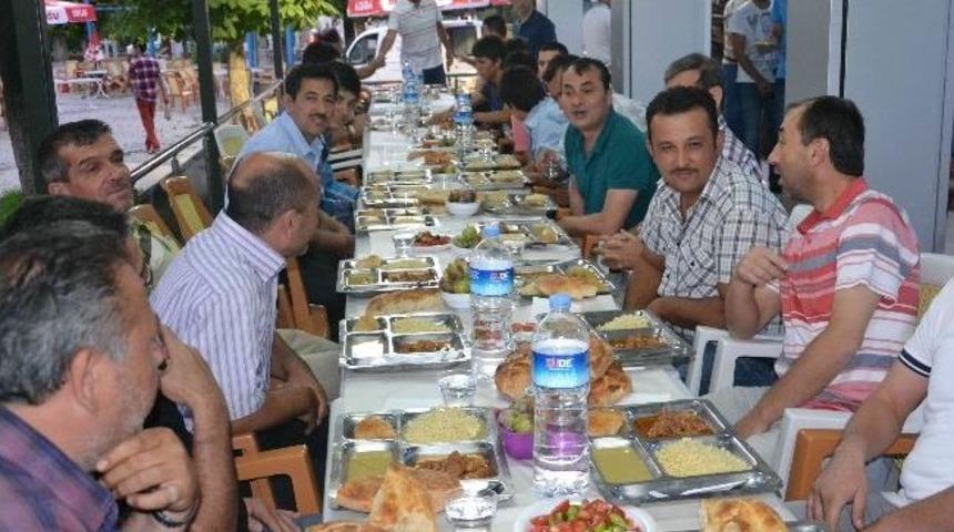Başkan Karahan, İftarını Yenimahalle Sitespor Kul&uuml;p Y&ouml;neticileriyle Birlikte A&ccedil;tı
