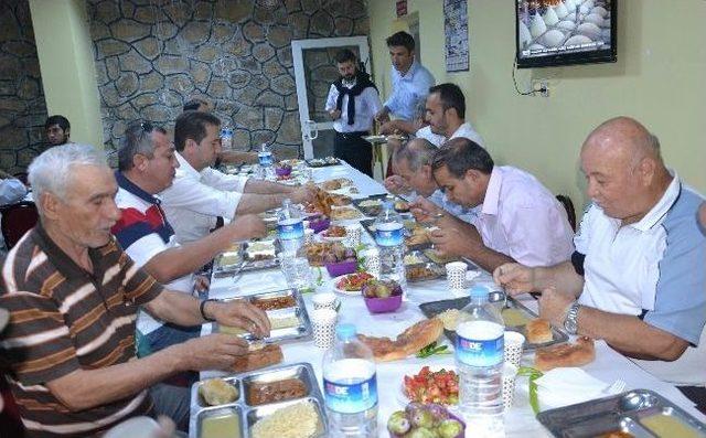 Başkan Karahan, İftarını Yenimahalle Sitespor Kulüp Yöneticileriyle Birlikte Açtı