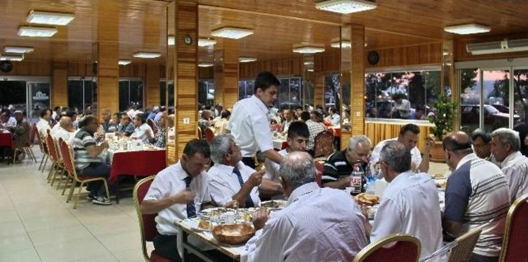 Eynal Restoran İftarda Dolup Taşıyor