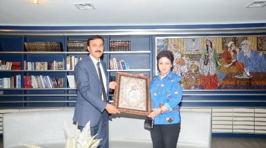 Başkan Bayram&rsquo;ın Halk G&uuml;n&uuml;ne Yoğun İlgi