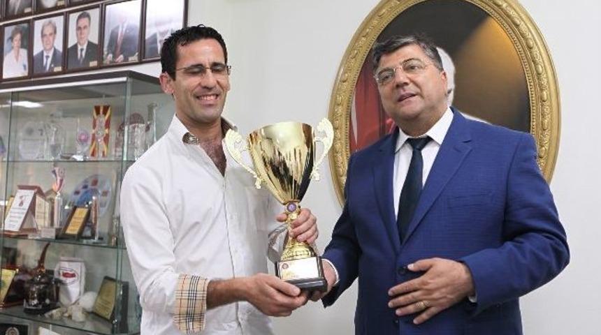 Bornova'da Şampiyonluk Sevinci